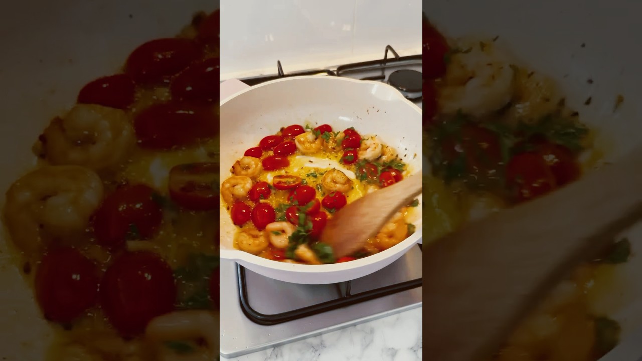 O MELHOR MACARR&Atilde;O COM CAMAR&Atilde;O, f&aacute;cil e muito gostoso! Feito em 6 minutinhos. #macarr&atilde;o #camar&atilde;o