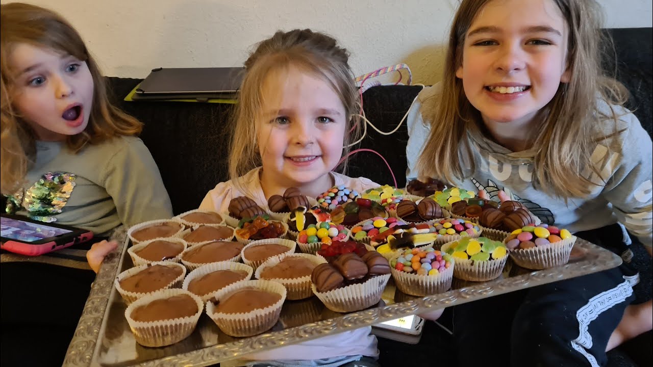 Besøger Nadia som har bagt MUFFINS🧁MALLES ipad baggrund 🤣