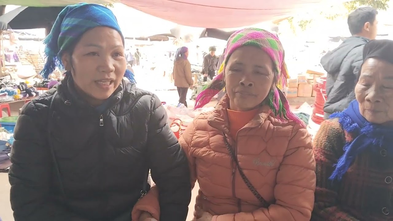 Hai chị em gặp nhau giao lưu 1 tý cho vui nhé,