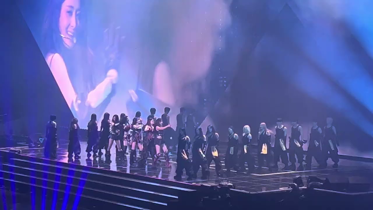 LESSERAFIM TOUR ‘EASY CRAZY HOT’ ENCORE IN SEOUL Day 2 “Chasing Lightning” + “이브, 프시케 그리고 푸른 수염의 아내”