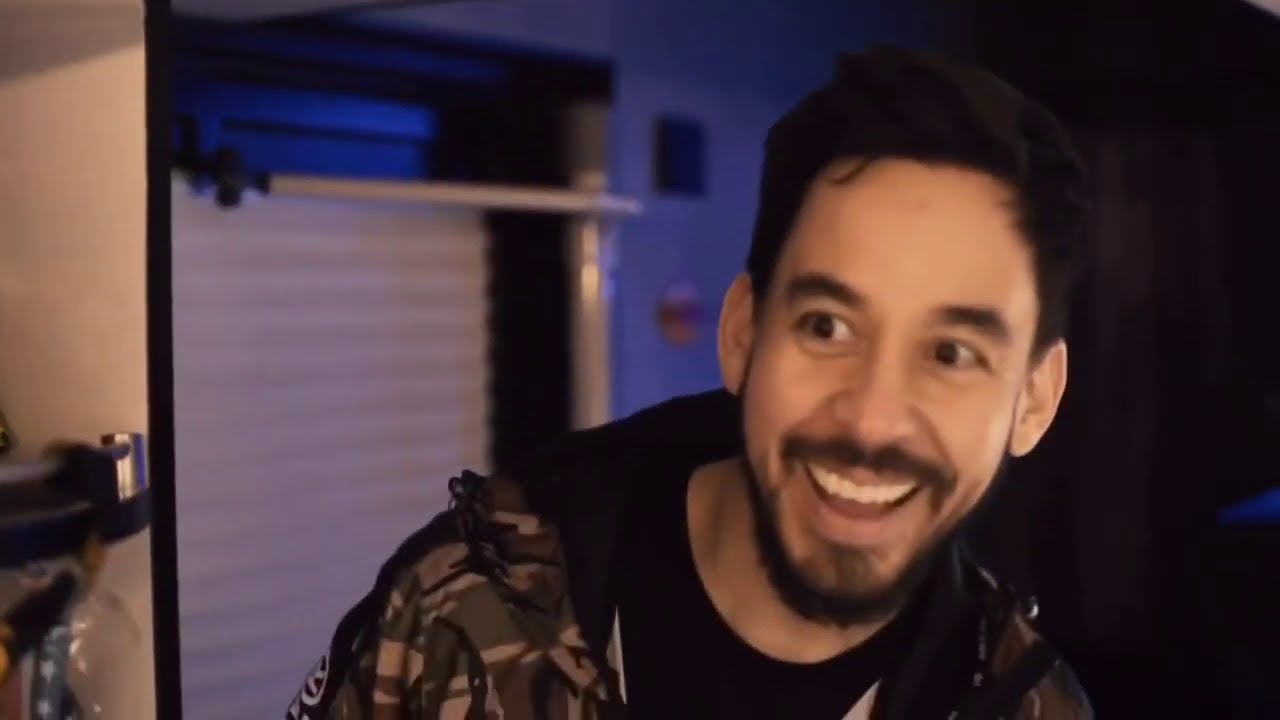 Funny random Mike Shinoda dancing to his favorite ABBA song