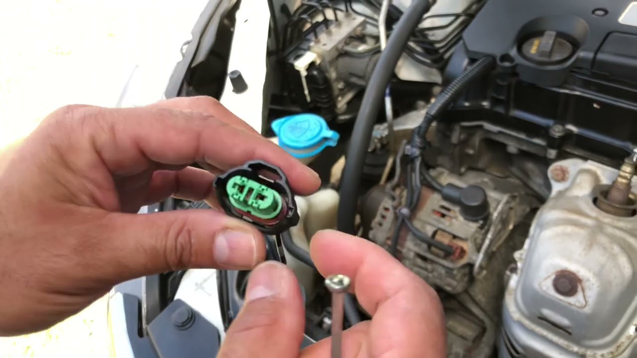 How to fix a Headlight plug on a 2015 Honda Accord