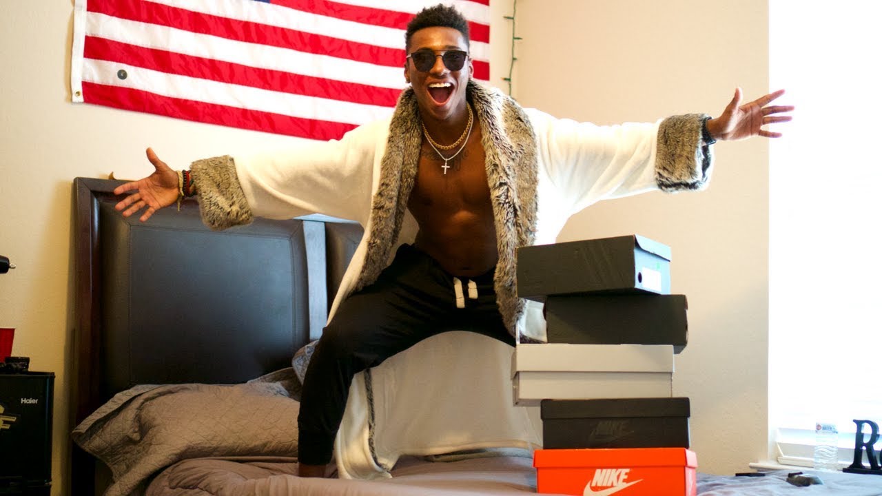 THE ULTIMATE DEESTROYING ROOM TOUR!