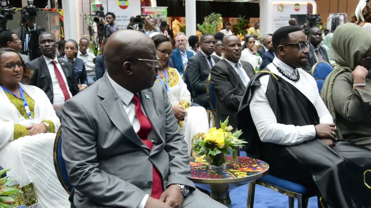 Masuuliyiin ka socda DFS oo ka qeybgalay Bandhigga Dhaqanka iyo Farshaxanka ee Bariga Afrika.