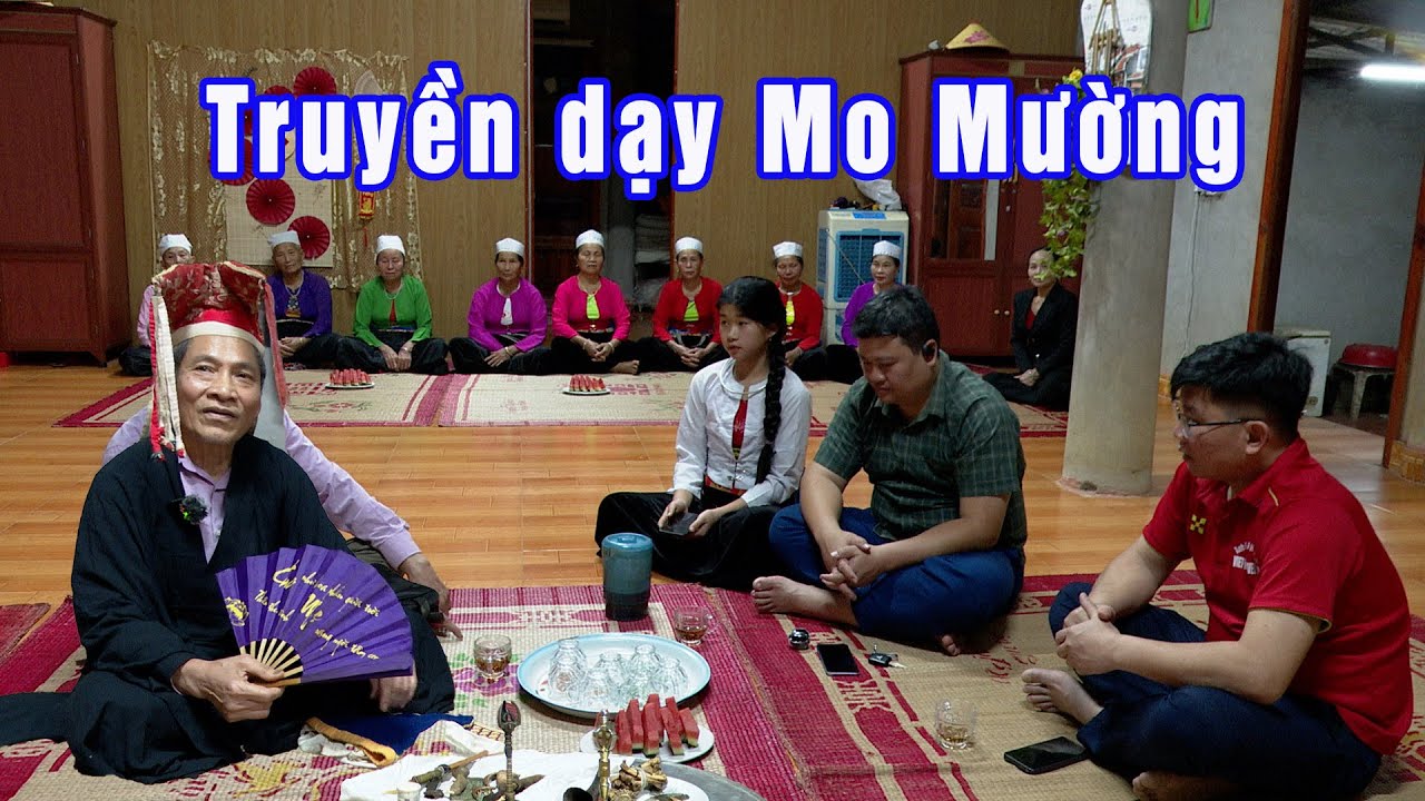 Truyền dạy và kể truyện Mo Mường