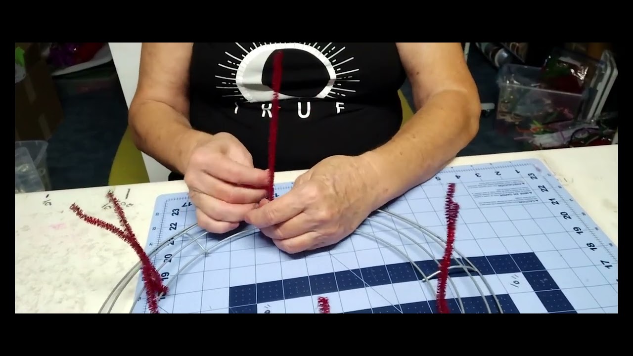 DIY on How to Place Your Pipe Cleaners on 14 Inch DT Frame for Cruffles   #Pipecleaners  #DTFrame