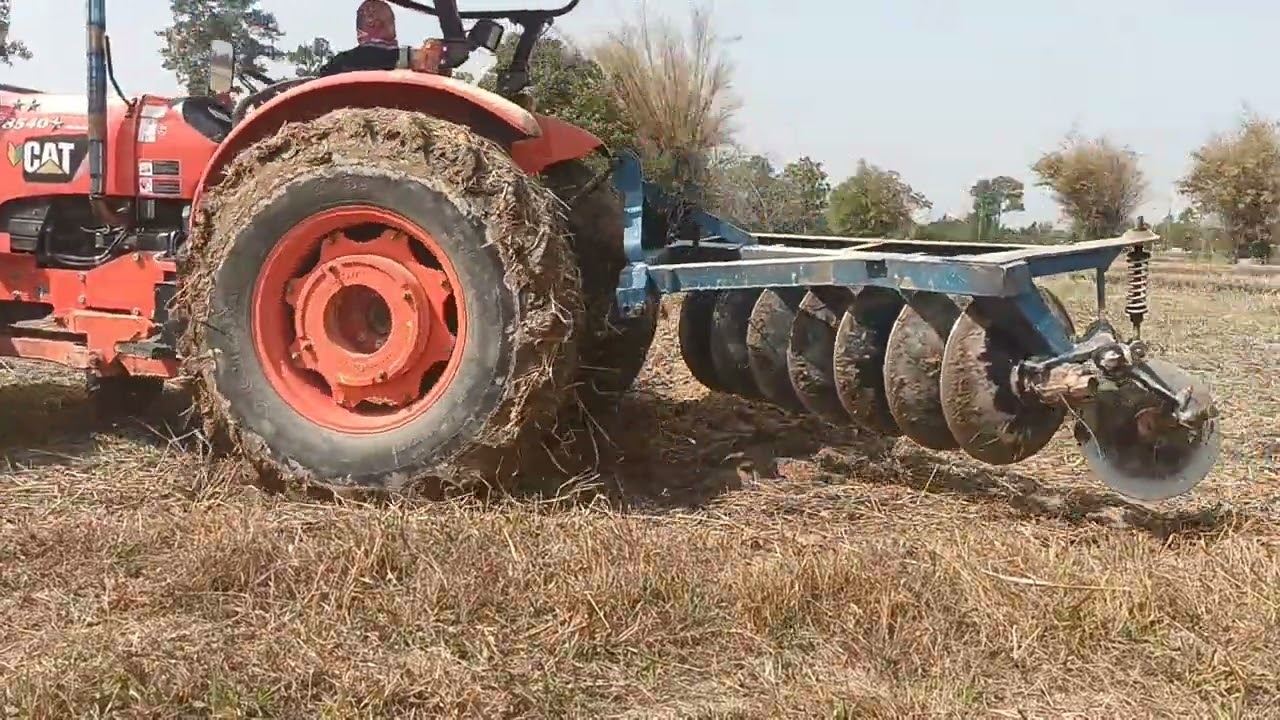 มาครับเบิ่งนำกันไถนาครับฝากติดตามด้วยนะครับ🤗😁🚜