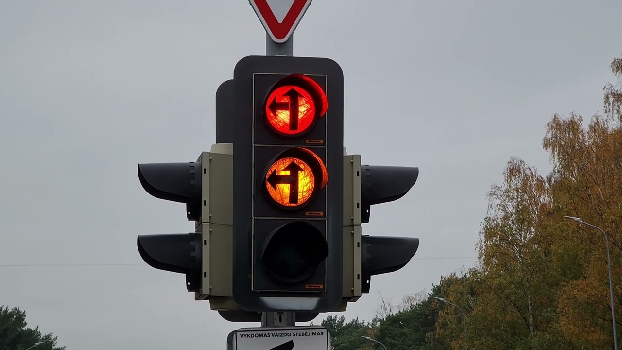 Klaipėda, Šiaurės pr. - H. Manto - Liepojos šviesoforai su rodyklėmis (3) Traffic lights with arrows