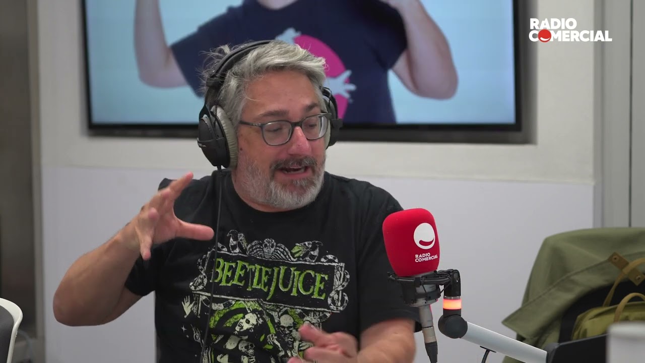 Rádio Comercial | Poderá a IA impedir telemóveis de cair na sanita? - O Homem Que Mordeu o Cão