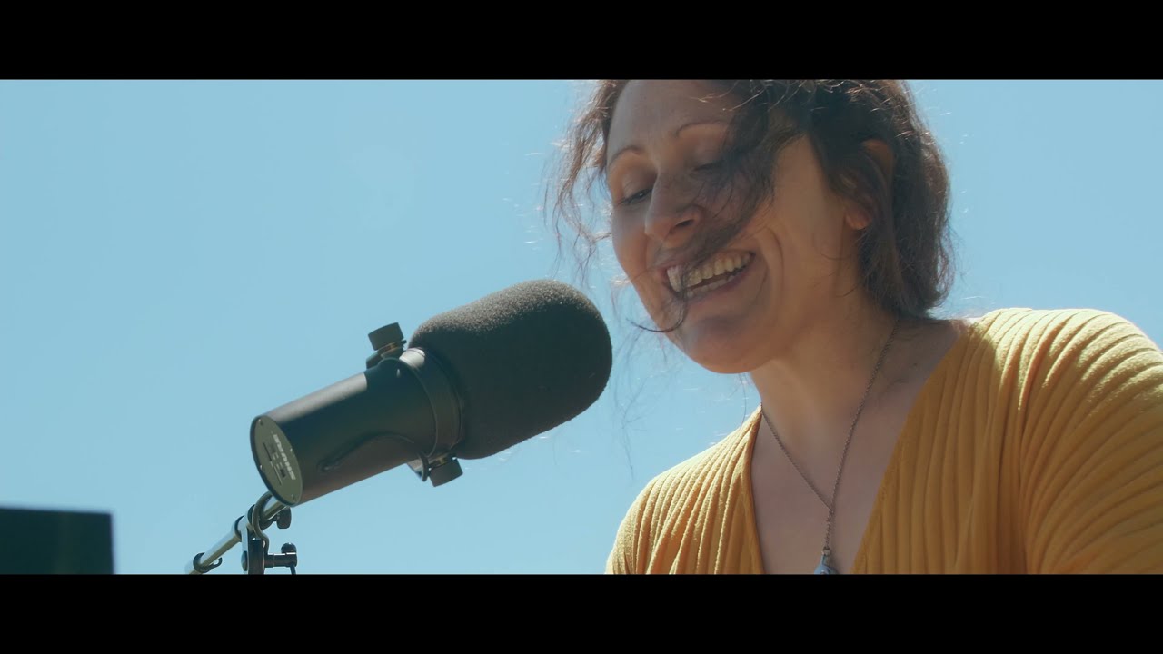 Belle Grand Fille - Camping Sauvage