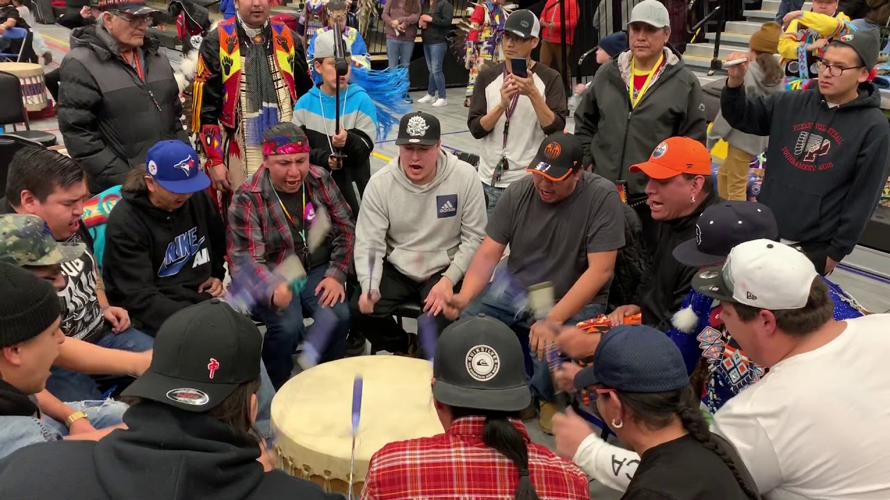 Soaring hawk @ tsuu T'ina Christmas powwow 2019