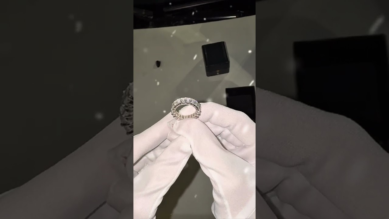 💍 Claw Set Emerald Cut Eternity Ring | Вечная элегантность