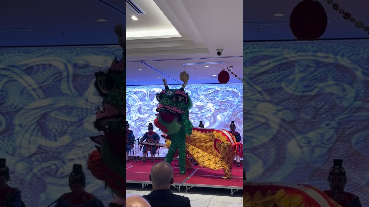 Hue royal refined music - Lion mother gives birth