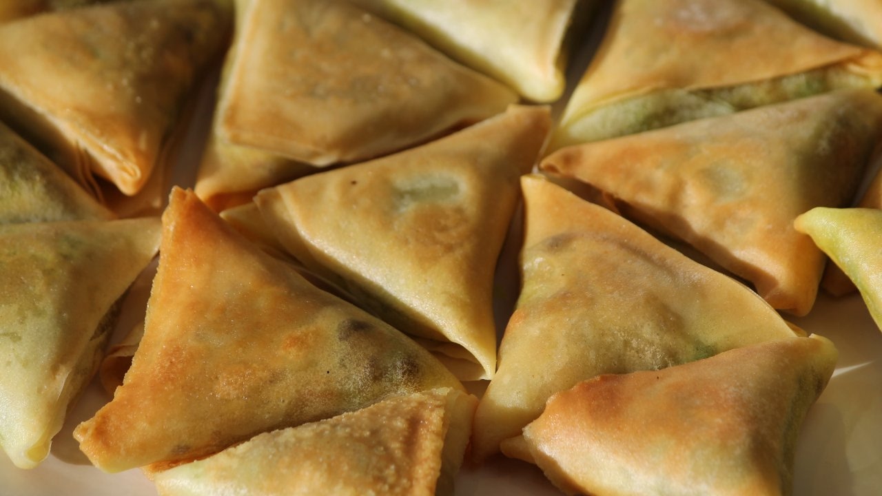 Beef & Turmeric Samosas recipe - Morgane Recipes