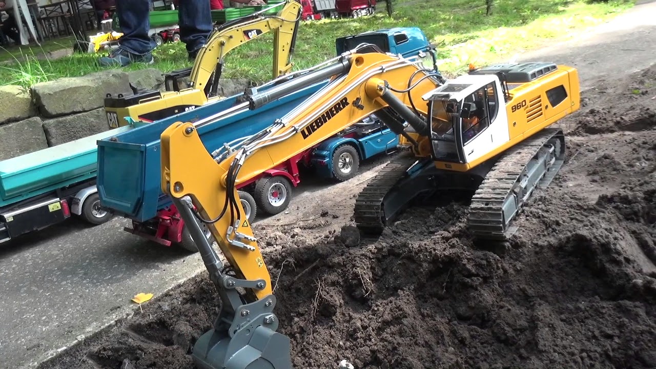 Liebherr 960 loading trucks at a construction site