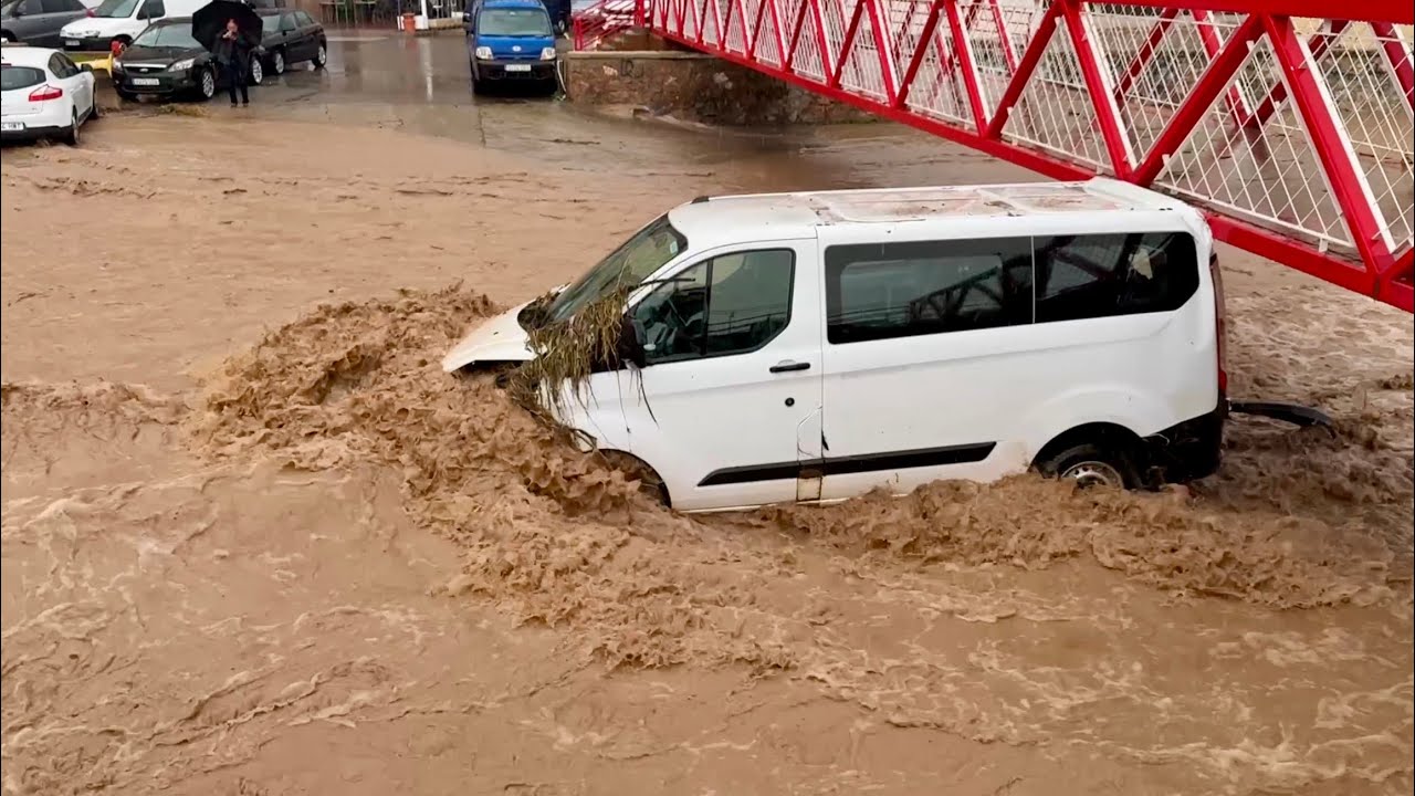 La alcaldesa de Águilas y el consejero de Presidencia hacen balance de la jornada de lluvia