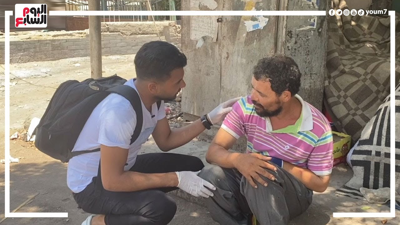 بيحلق للناس فى الشارع 😯 أدهم بيمسك المكنة والمقص ويحلق للناس البسيطة مجانا