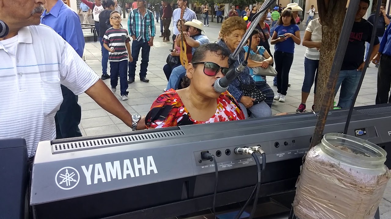 Porque te lo llevaste, los únicos de mexico. Canta Lupita.