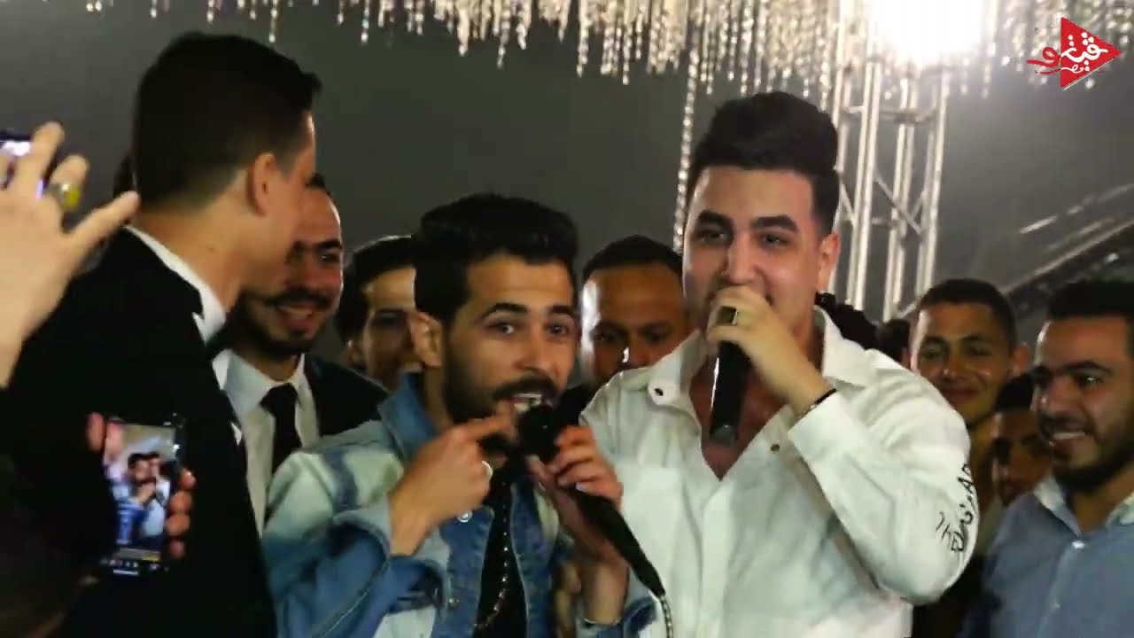بدايه الحوار على المسرح خناقه طارق شئلشه وامير قاسم وعبسلام يا صاحبى بينى وبينك انا كارف ناس كارفينك