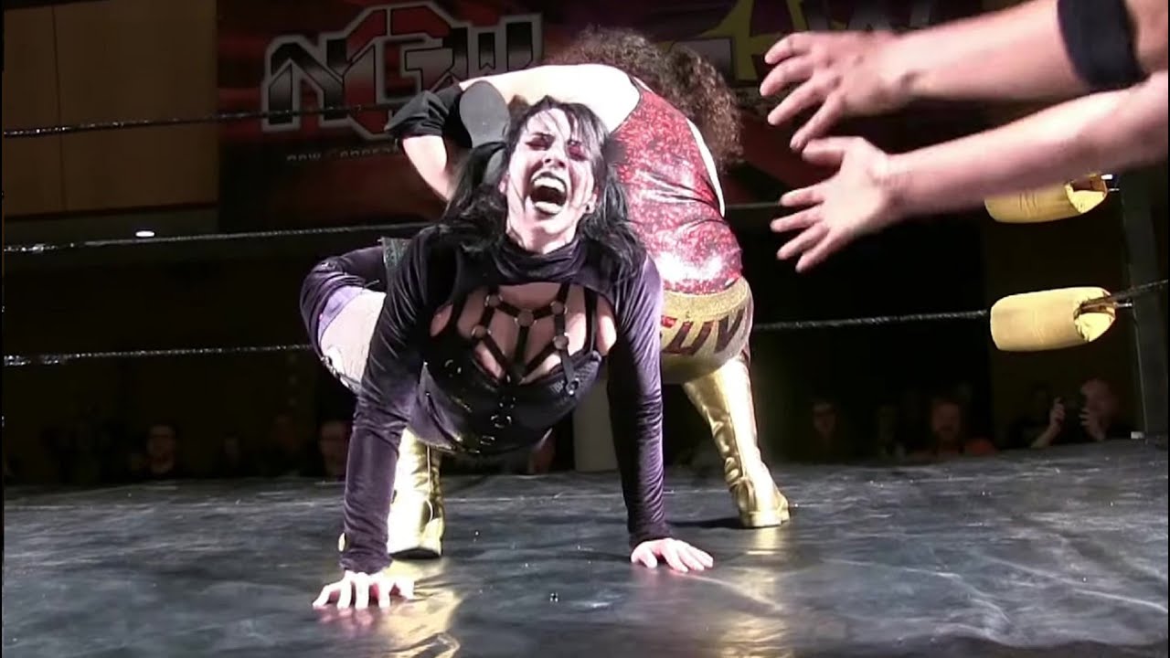 Female wrestlers tap out to men | Intergender wrestling(3)