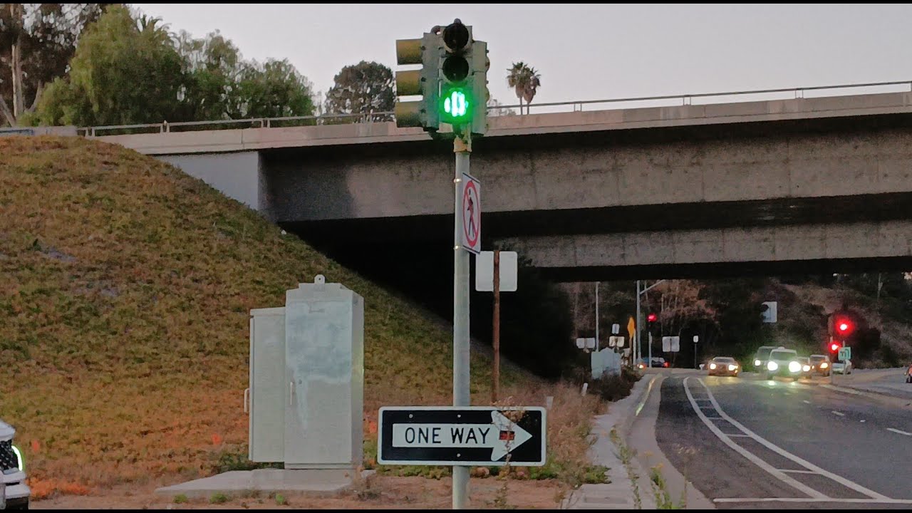 An Old Pedestrian-Only Caltrans Traffic Light (Regents Rd & CA-52 East)