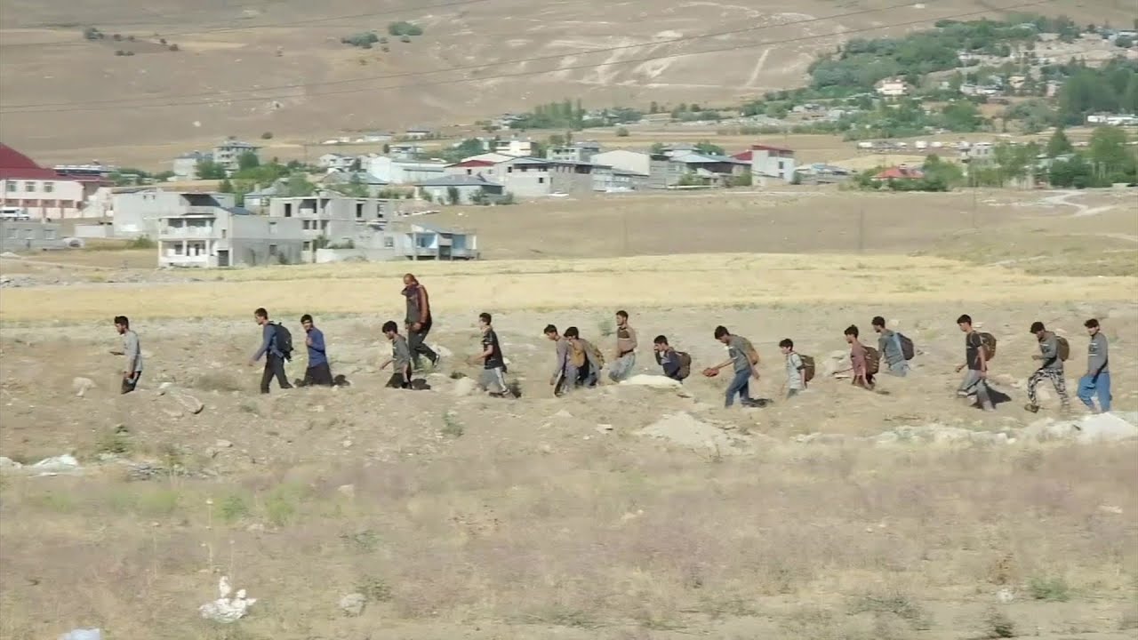 Yakin Afghanistan: Dimbin jama&rsquo;a na gudun hijira - Labaran Talabijin na 10/08/21