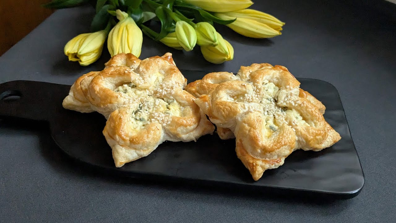 Puff Pastry Flowers with Feta Cheese 🌸 | Pretty & Delicious 😋