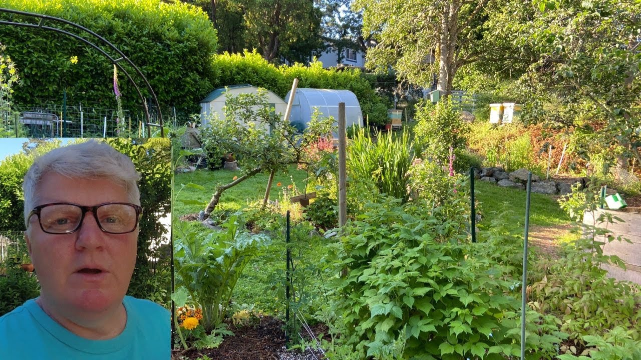Urban Homestead Spring Garden Tour 2022
