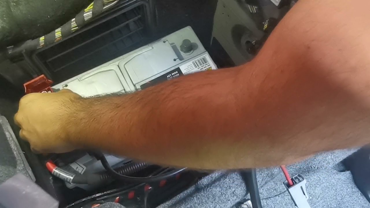 Finalmente il video più richiesto!! Oggi cambio la batteria della BMW!! Installazione e codifica