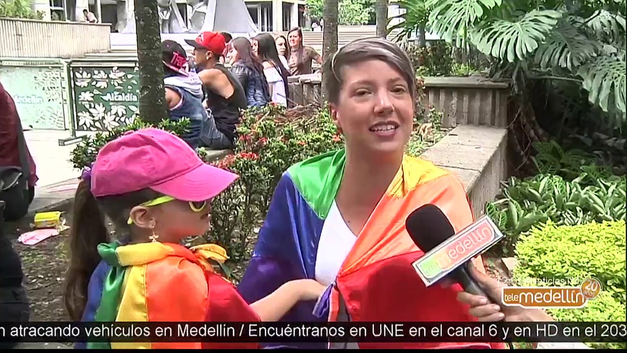 Avanza la Marcha del Orgullo Gay por las calles de Medellín  [Noticias] - Telemedellín