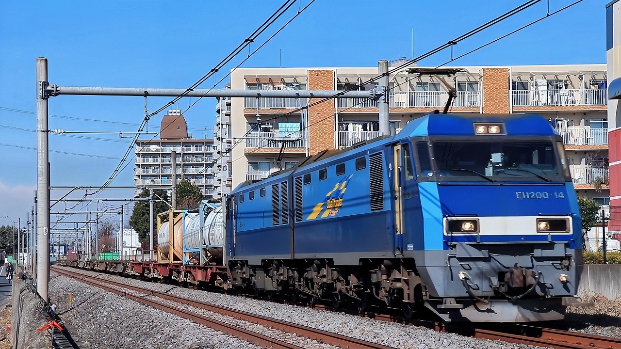 ブルーサンダーEH200-14コキ2088レとE233系のすれ違い・2026/1/24