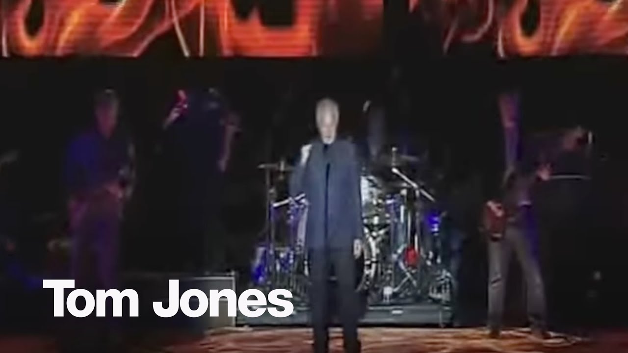 Tom Jones - Thunderball (Live at The AFL Grand Final, 2014)