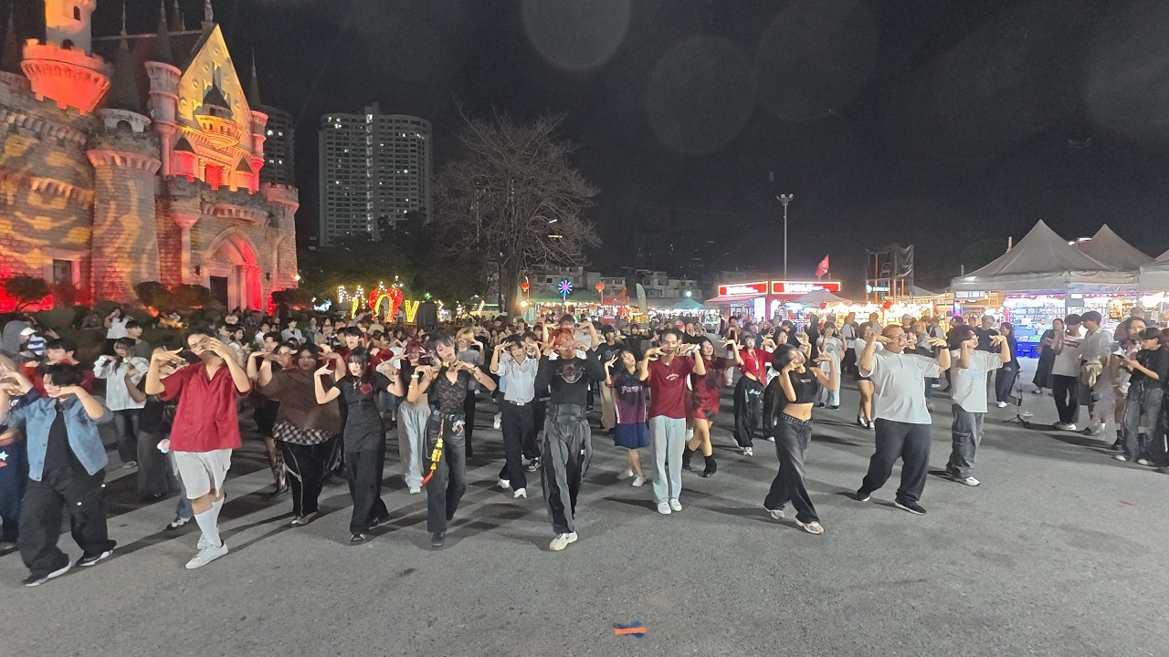 #260219 [SideCAM] #randomdance Part.1 @ #salim_dance55 #Liabduan #Danneramit #NightMarket