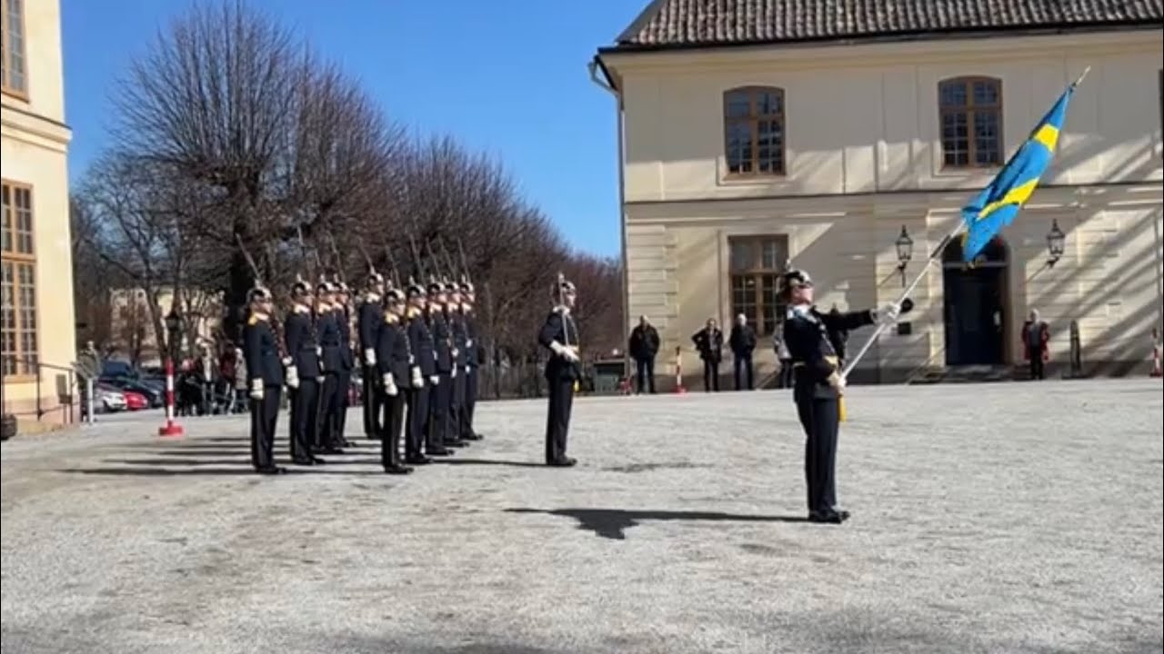Drottningholms Slott vaktavlösning. Livgardet Livskvadron - Livgardet Livkompaniet 2023-04-08