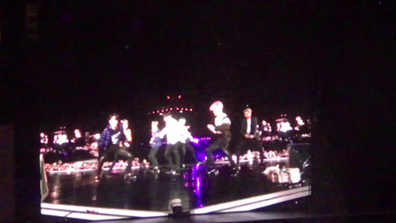 190119 BTS - DNA ft. Jimin falling down | BTS WORLD TOUR “Love Yourself” Singapore Concert 2019