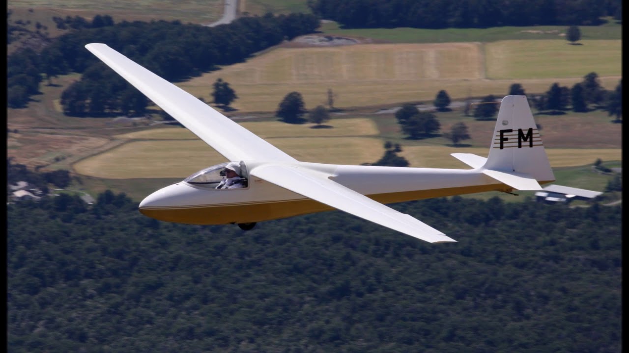Soaring Robert Ridge - Classic Glider in the Nelson lakes