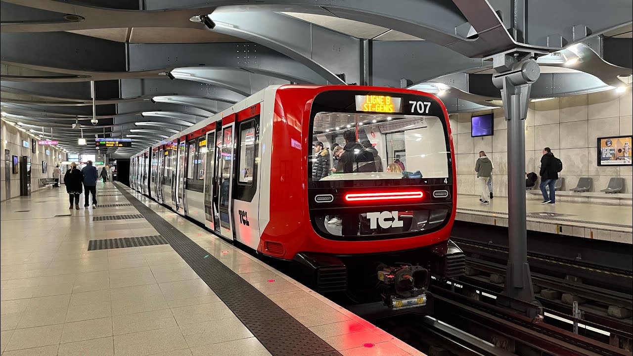 Métro de Lyon MPL16 à Debourg réseau TCL.