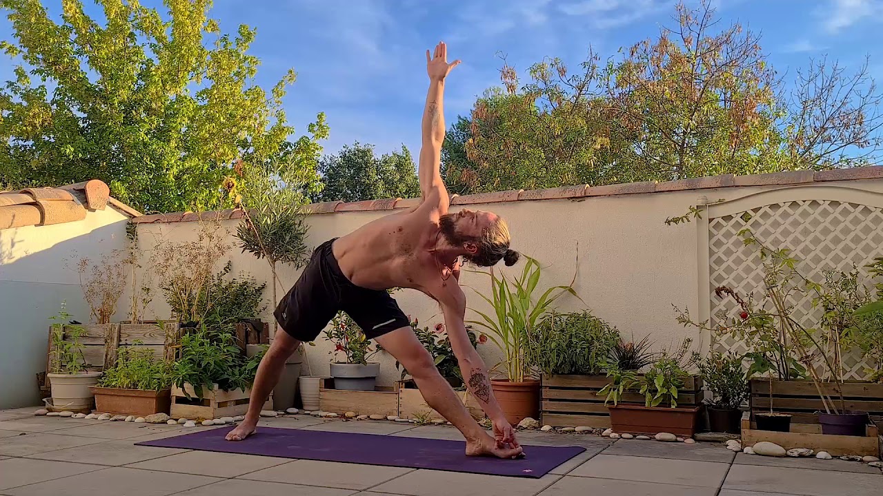 Demi première série guidée d'Ashtanga vinyasa yoga (jusqu'à Janu Sirsasana)