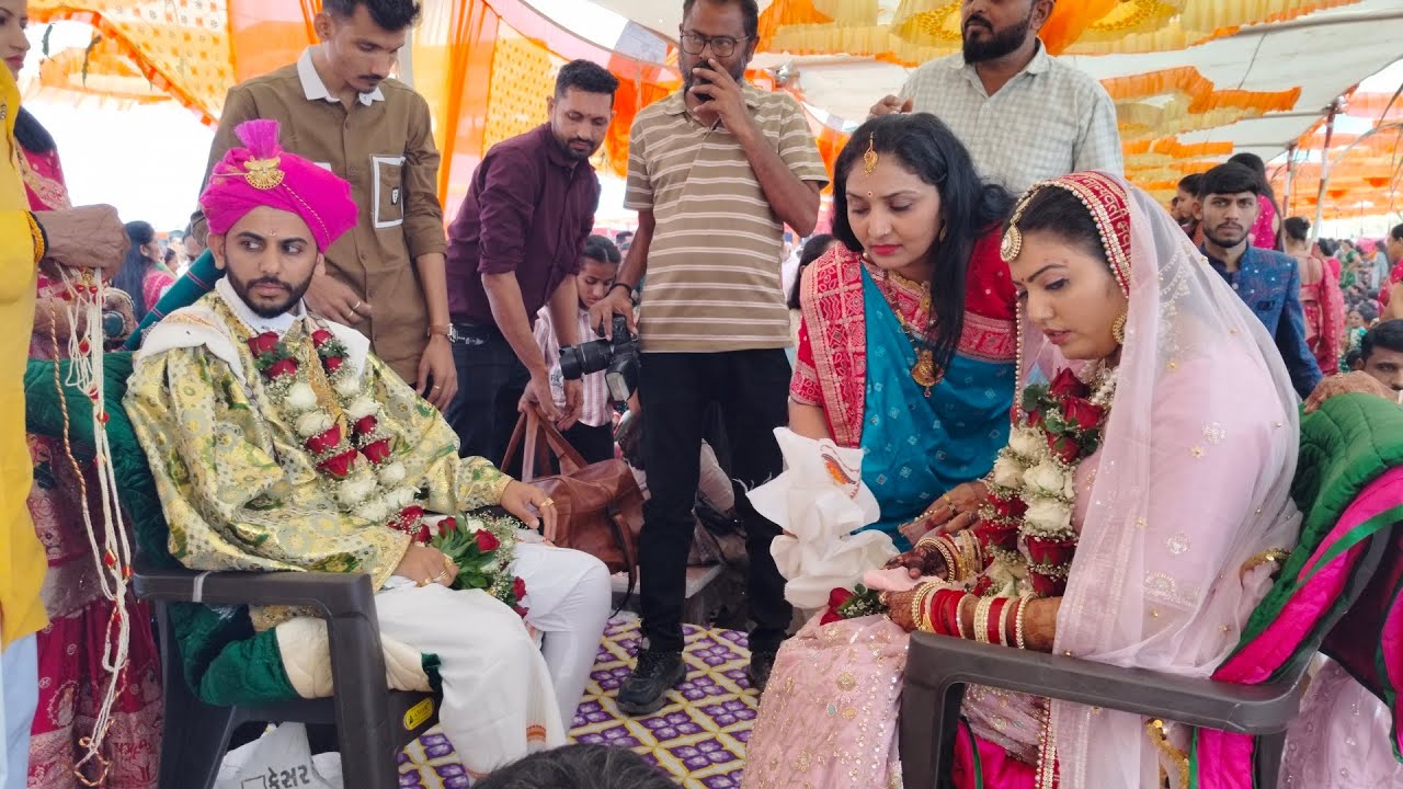 વજપડીગામે 25મો આહિર સમૂહલગ્ન સમારોહ યોજાયો54 નવદંપતીએ પ્રભુતામાં પગલાંપાડ્યાં 25મો સમુહલગ્ન સમારોહ 