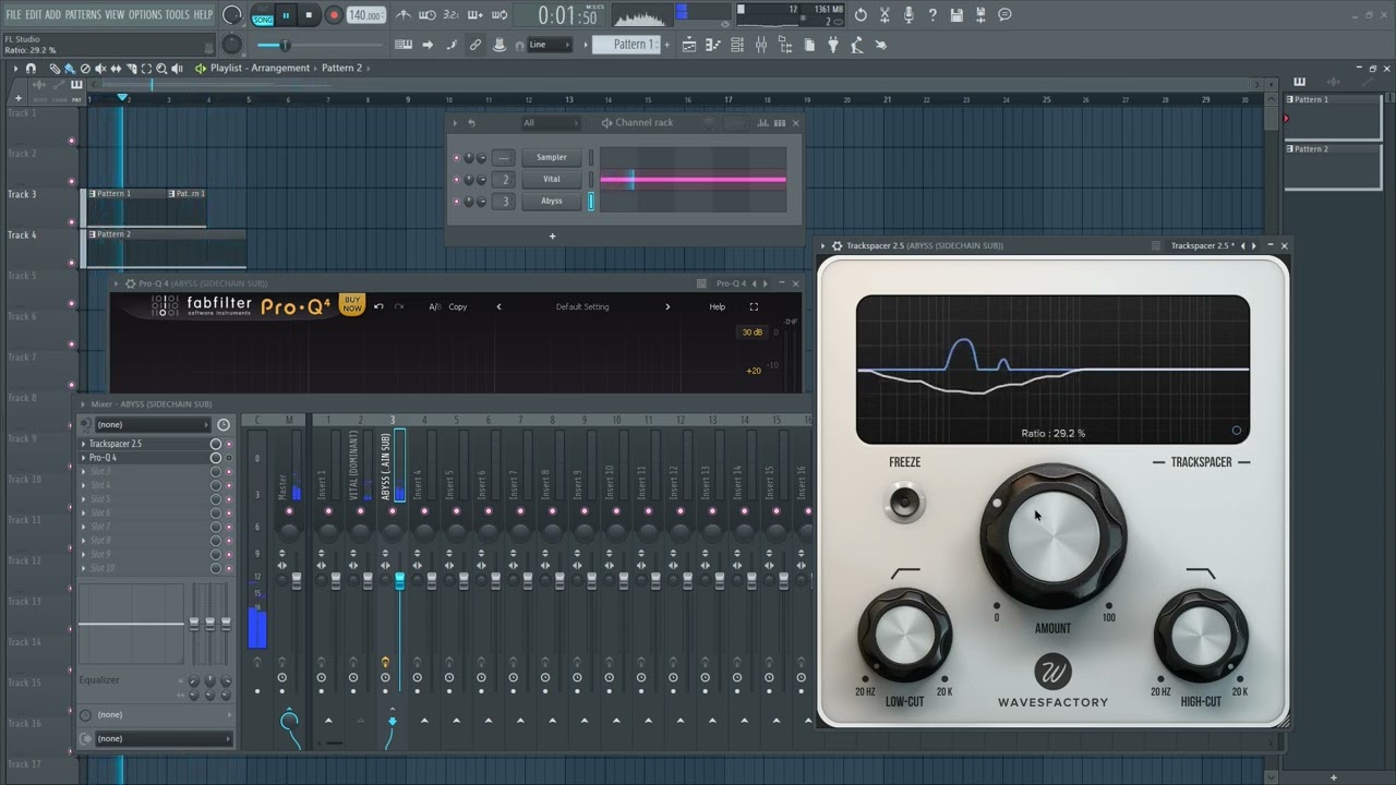Fabfilter Pro Q4 VS Trackspacer 2.5 (Sidechain comparison)