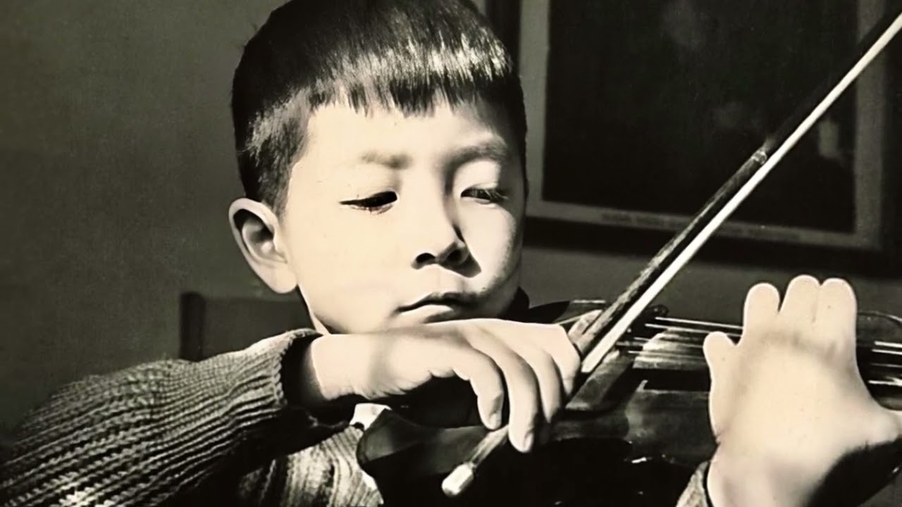 Yi-Wen plays Irving Berlin: White Christmas.