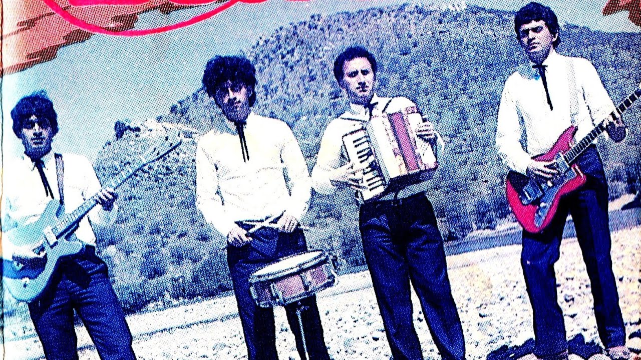 Los Hermanos Bravo De Linares - Aqu&iacute; Los Bravo (1987) (LATINTROPIC) (CUMBIAS CHILENAS 2025)