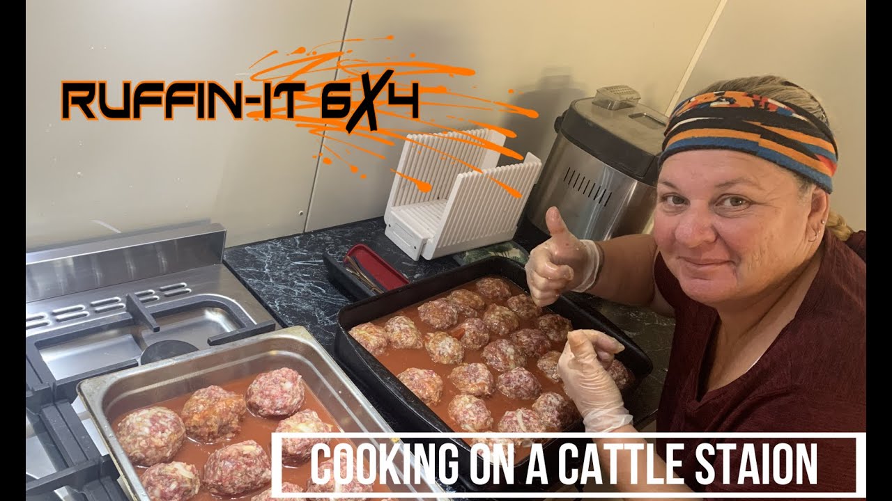 I try my hand as a Station Cook in the Pilbara WA (Wyloo Station)