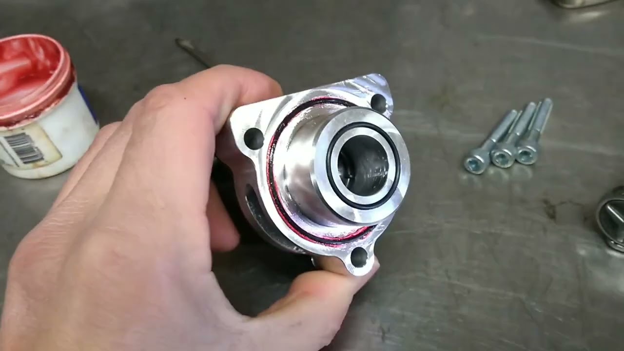 Установка адаптера перепускного клапана Steeda Pro-Flow на Ford Maverick 2.0 Turbo Ecoboost 2022 ...