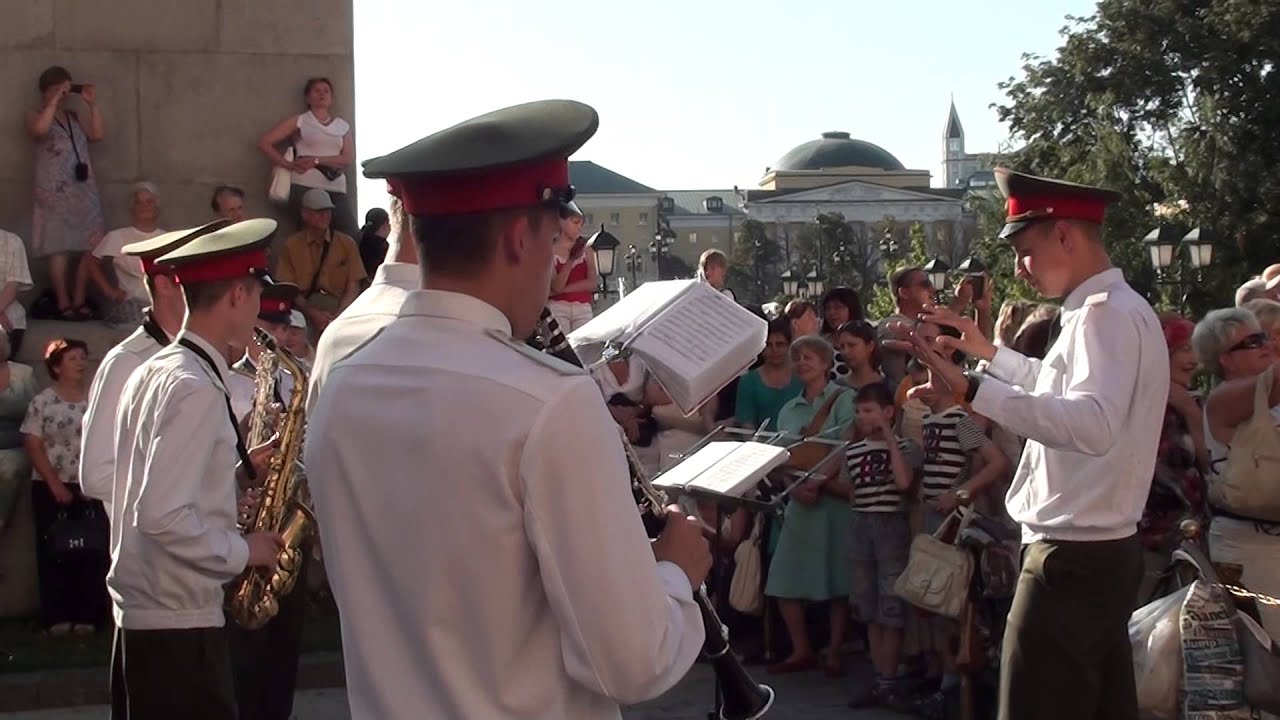 Е. ПЕТЕРСБУРСКИЙ  -  