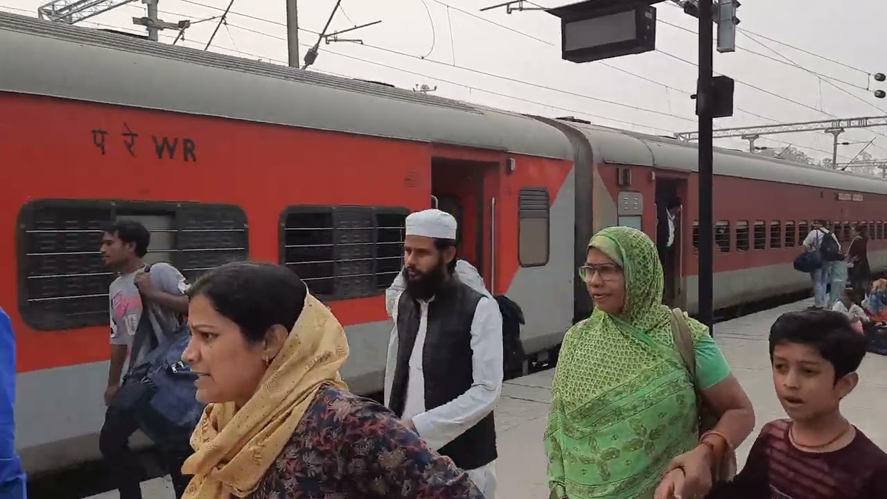 हरिद्वार बांद्रा टर्मिनस एक्सप्रेस 19020  - HW BDTS EXP Haridwar Junction to Mumbai Bandra Terminus