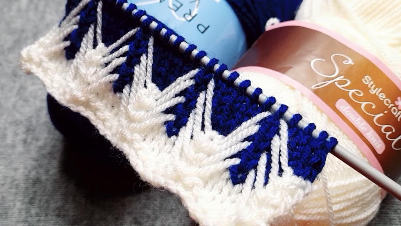KNITTING PATTERN FOR SWEATERS & CARDICANS/TWO COLOUR PATTERNS