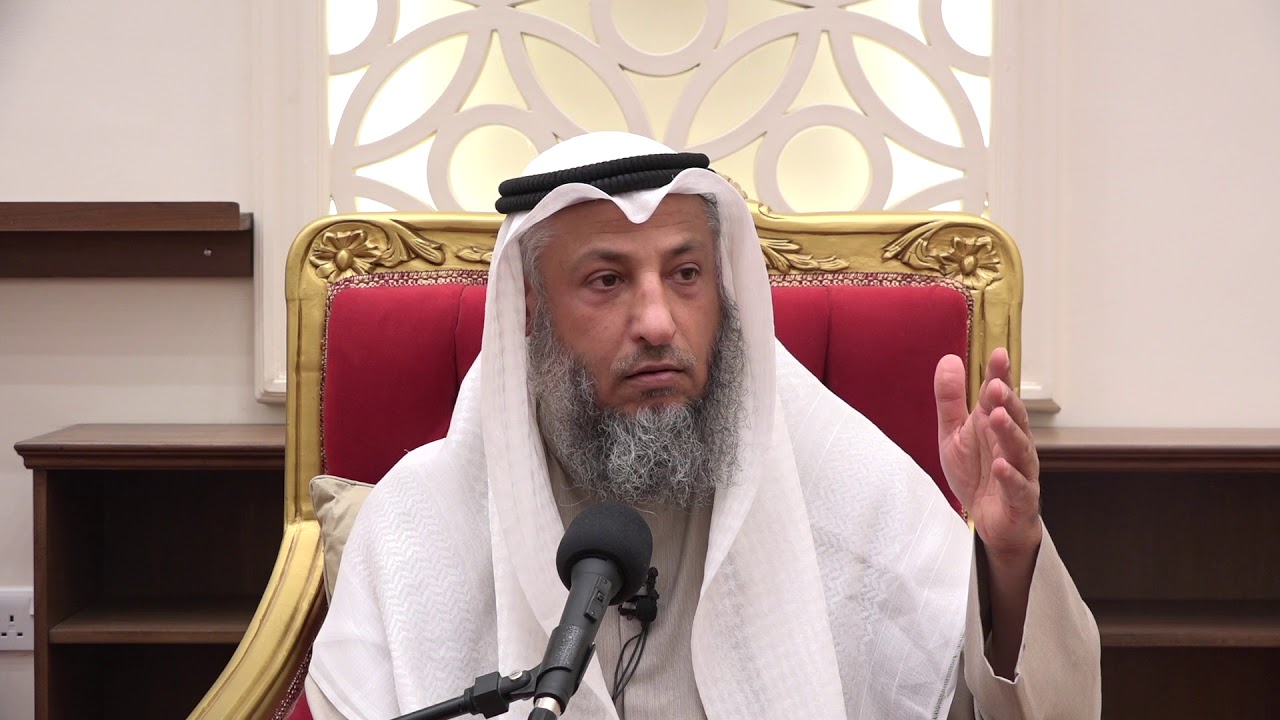 هل يجوز الصلاة بجانب الإمام الشيخ د.عثمان الخميس