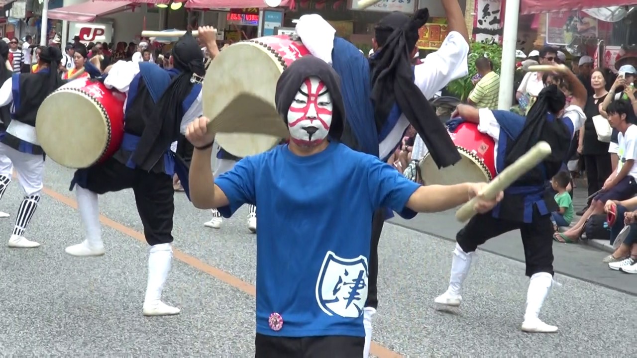 国際通りの一万人エイサー　中城　津覇青年会
