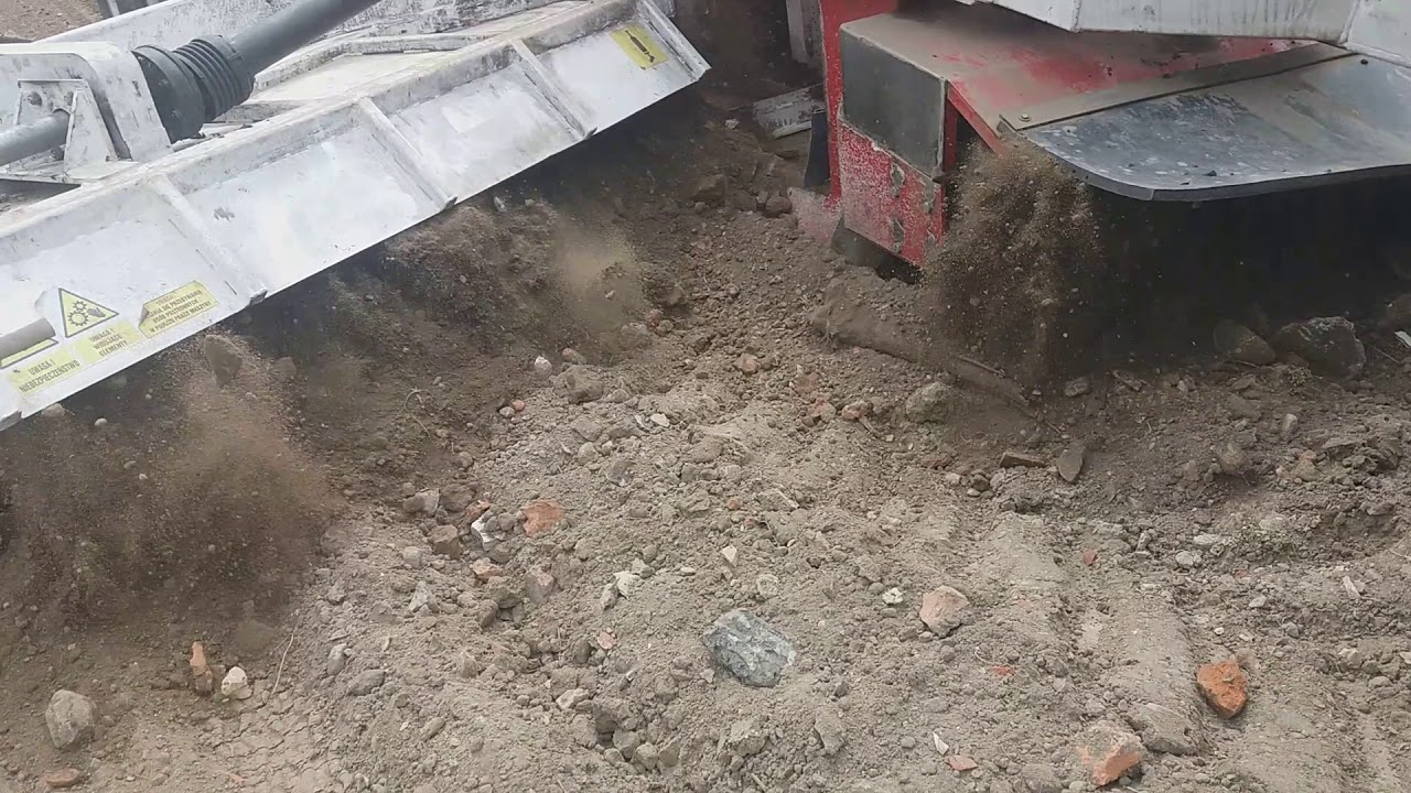 Maszyna do zbierania kamieni- rekultywacja grunt&oacute;w